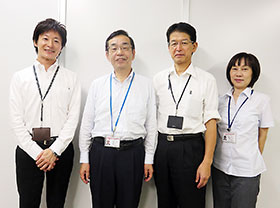 協会けんぽ静岡支部の職員、左から2人目が長野支部長